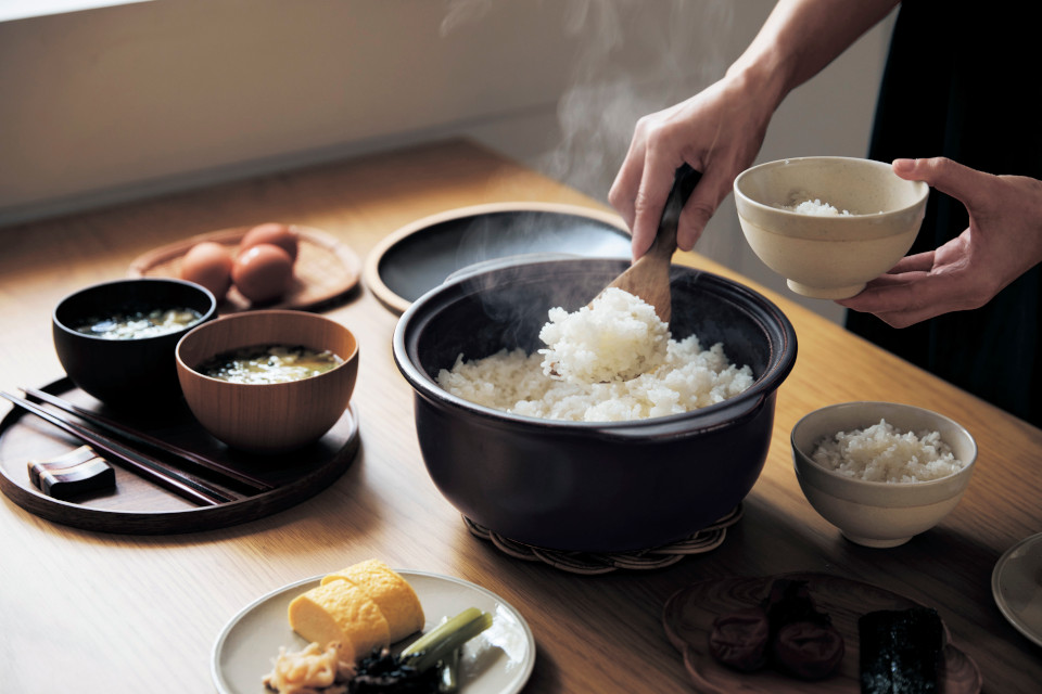 秋は新米がごちそう。土鍋でおいしく炊く。