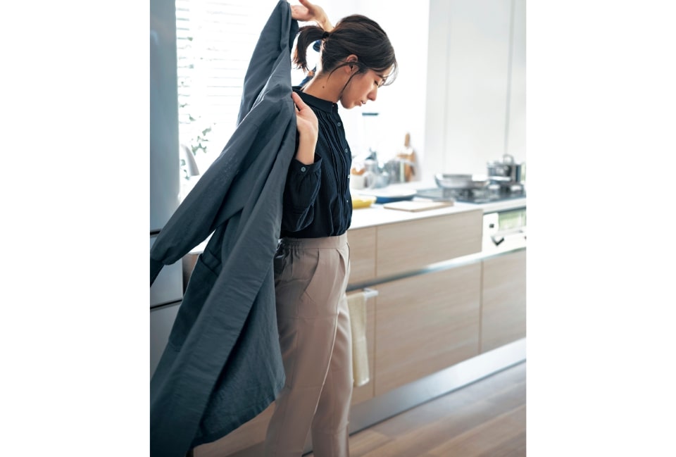 身支度後も、上から羽織れば服が汚れない。