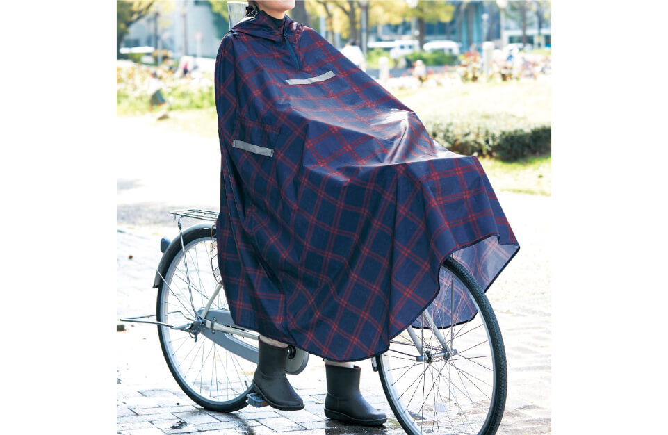前かごの荷物も濡れにくいサイクルレインコート