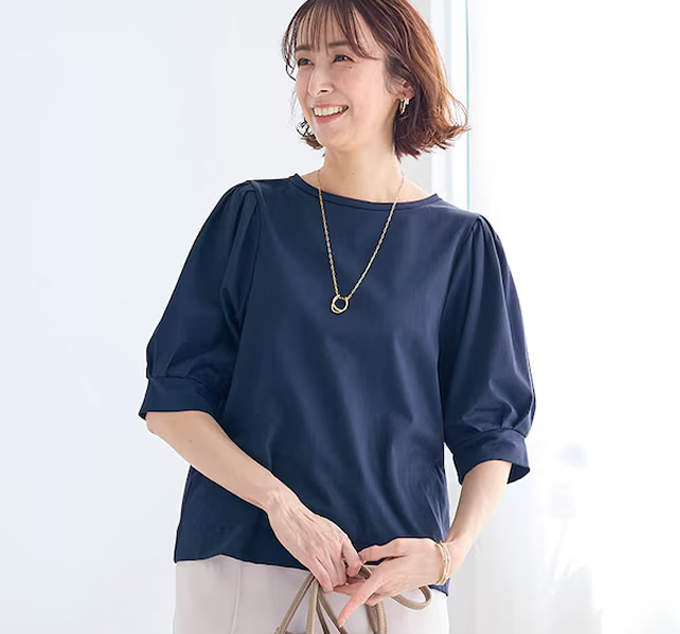 後ろ姿にこだわった二の腕＆背中キレイ見えTシャツ