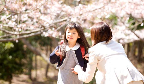 入学式・入園式はマナーを押さえたおしゃれコーデに！ママコーデの基本を解説