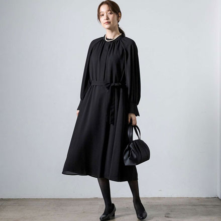 体型も年齢もカバーするワンピース 【喪服・礼服・ブライダル】【洗濯機OK】