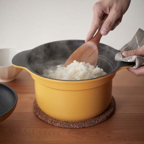 ご飯も美味しく炊ける万能鍋 (蒸し料理もできるスチームプレート付き) 【IH/ガス火対応】（シェアウィズクリハラハルミ/share with Kurihara harumi）