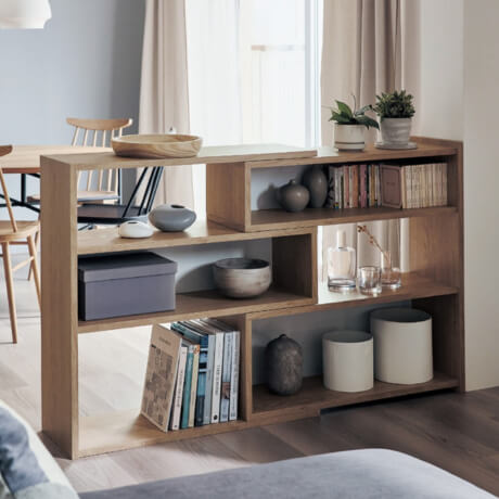 間仕切りとしても使える伸縮ラック