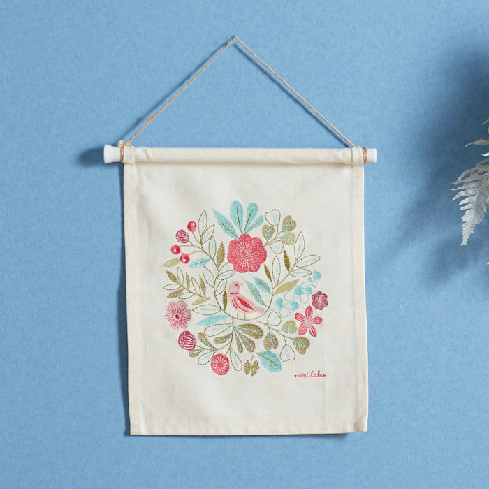 アートのように飾りたい刺繍のタペストリー<br>￥2,000(税込)