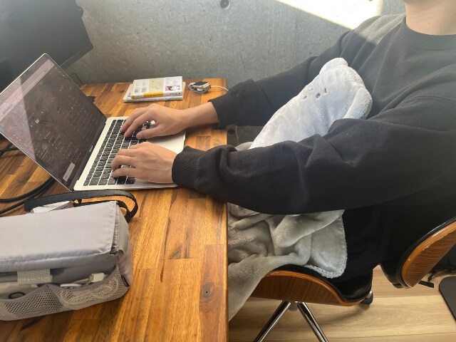 仕事中も…