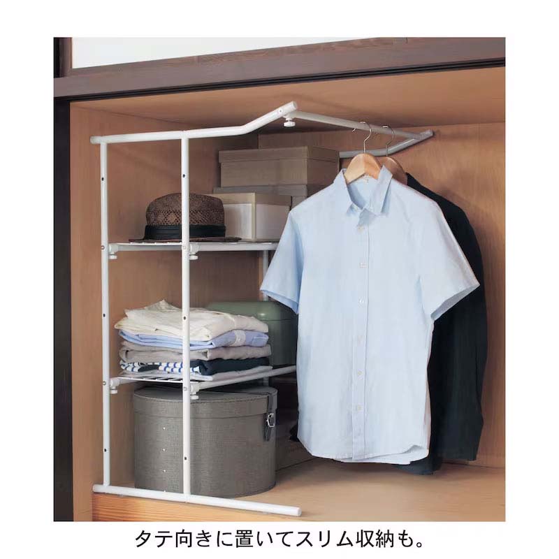 タテ向きに置いてスリム収納も。