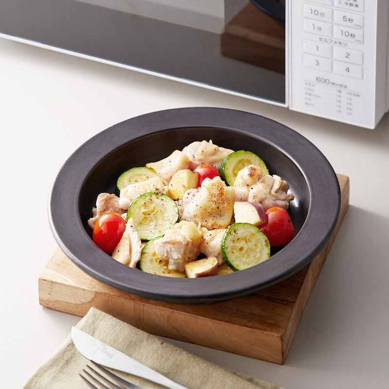そのまま調理ができる　レンジで”発熱する皿” ＜20／24cm＞ 【オーブン・直火対応】