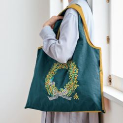 存在感のある刺繍デザインが大人可愛い