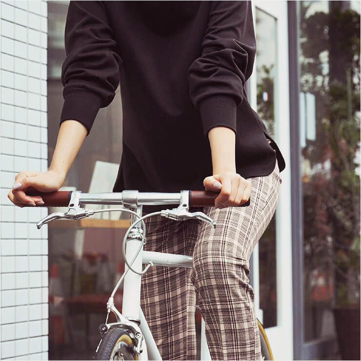 女性のための快適設計がオンにもオフにもフィット。