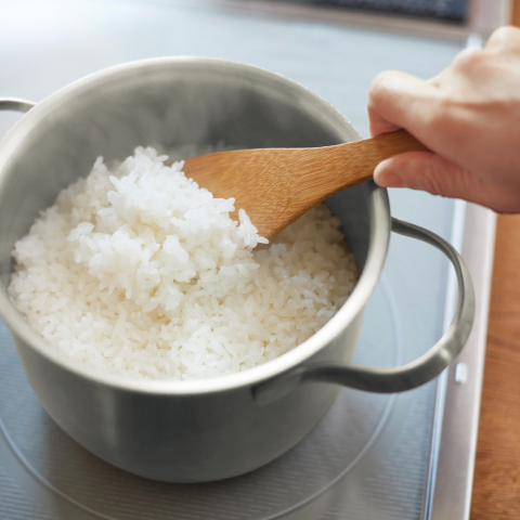 家族が喜ぶ焼く・煮る・揚げるコンパクト無水調理鍋