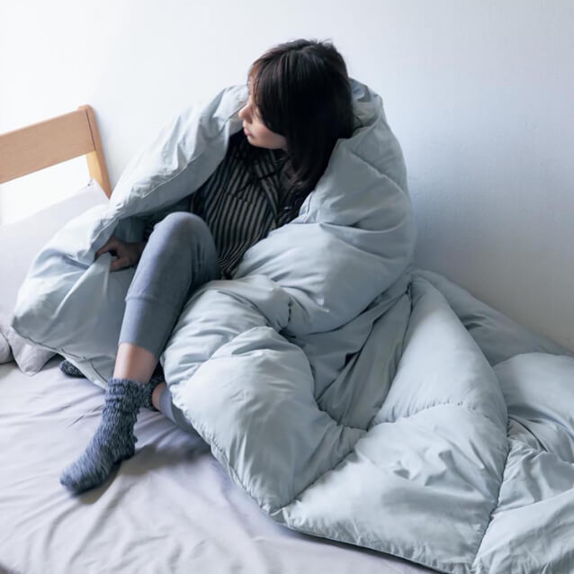 羽毛のようにあたたかい洗える抗菌防臭防ダニ掛け布団